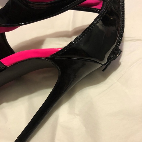 BCBG heels - Picture 4 of 5